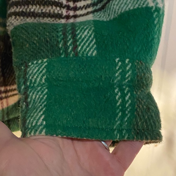 UO like new oversized green plaid flannel jacket w/hot pink quilted lining,Small - Picture 5 of 13